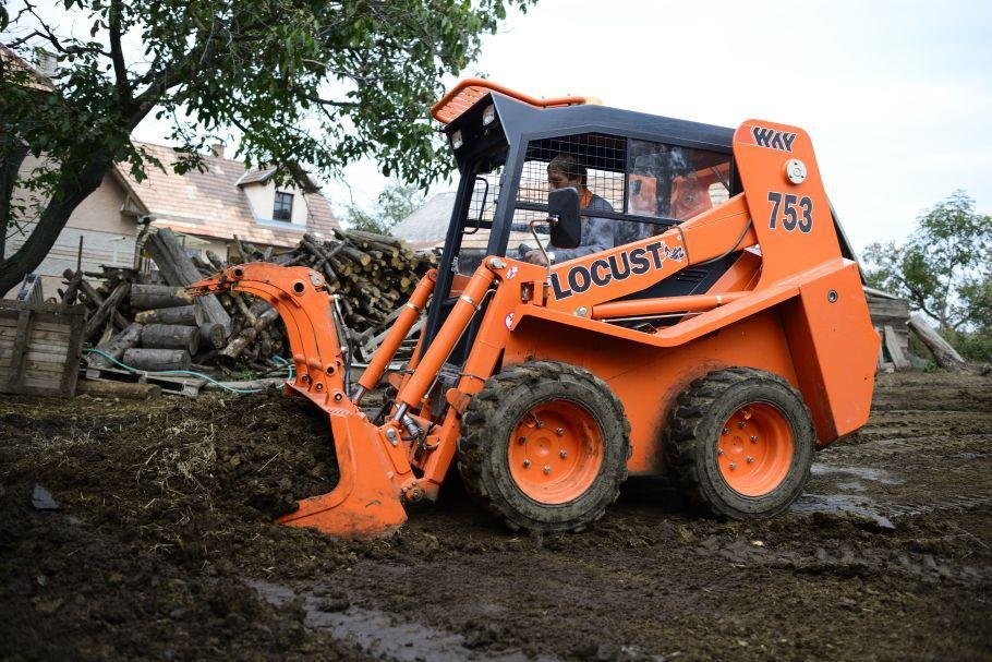 Минипогрузчик Locust L753 POWER