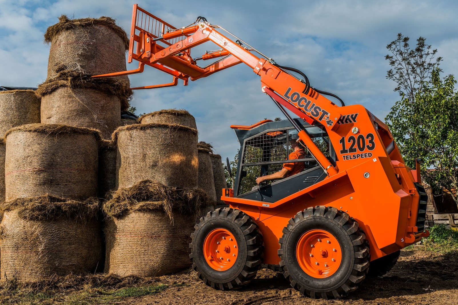 Минипогрузчик Locust L1203 TELSPEED