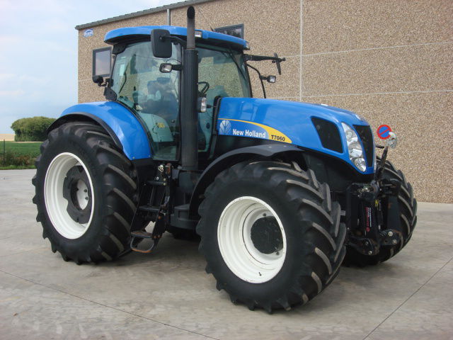 NEW HOLLAND Т7060