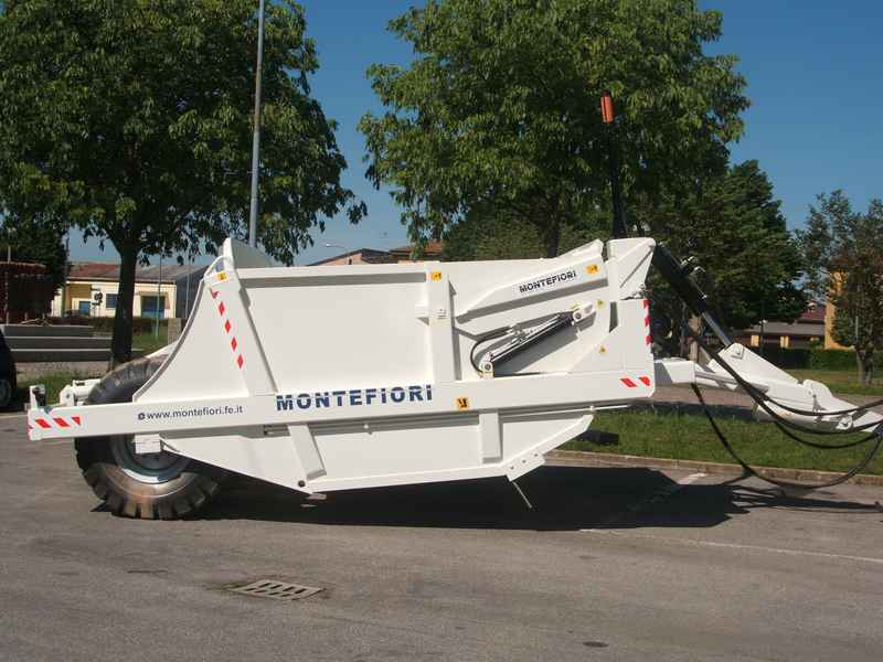Скрепер прицепной Montefiori J 280