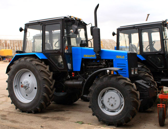 Трактор  МТЗ-1221.2 