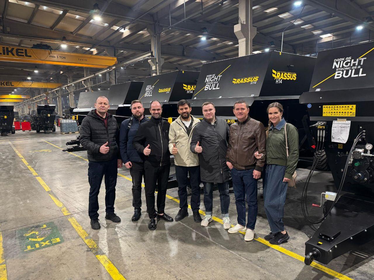 Выезд группы дилеров на завод Celikel в Турцию: новые горизонты и интересные открытия.