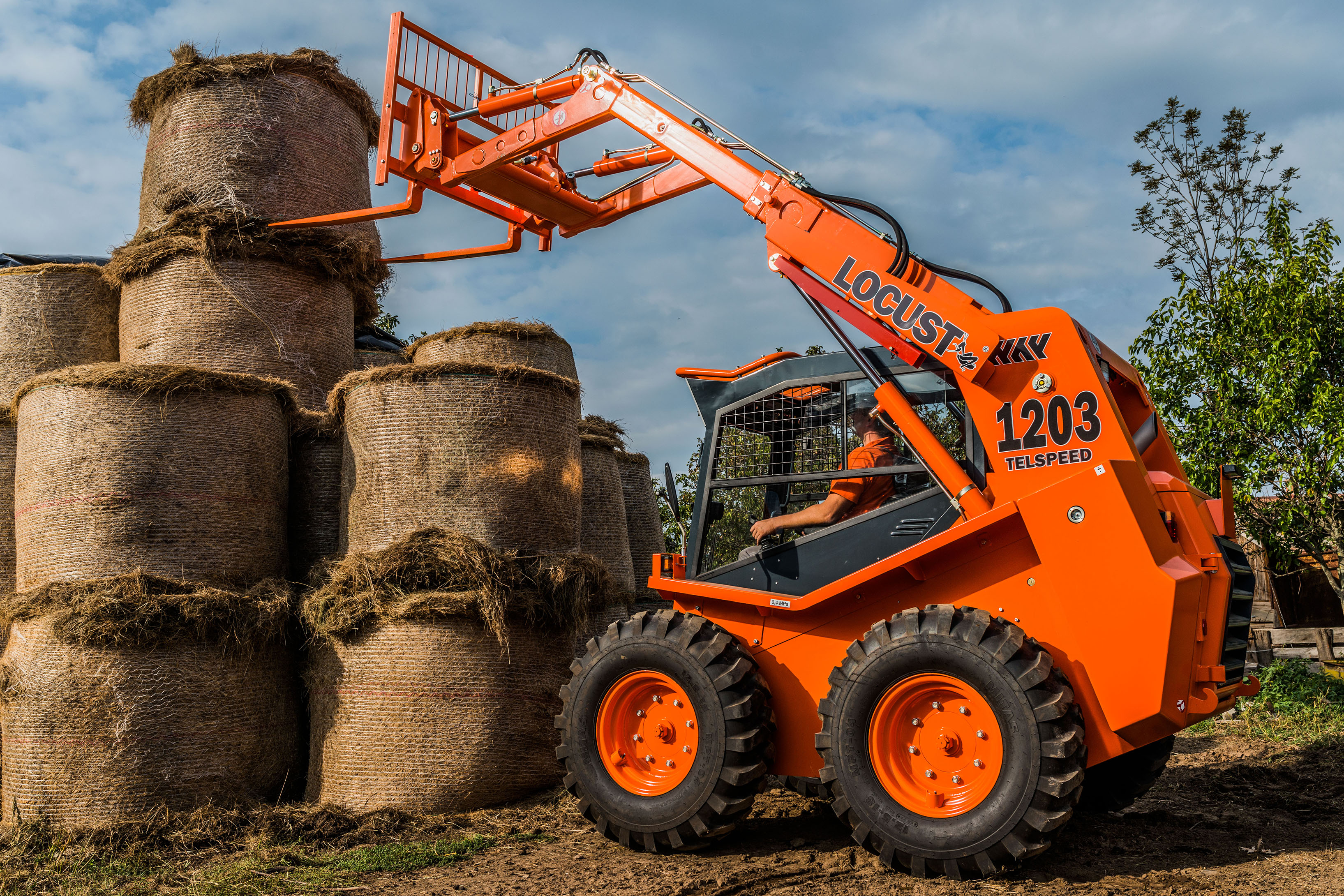 Минипогрузчик Locust L1203 TELSPEED