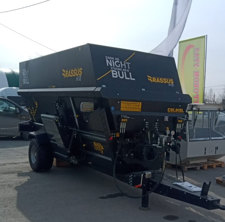 Уникальная опция кормораздатчика Келикел: загрузочный ковш, который стал незаменимым помощником для аграриев