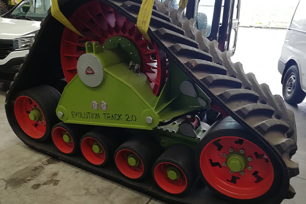 Спорим мы привезём гусеницы из Италии?