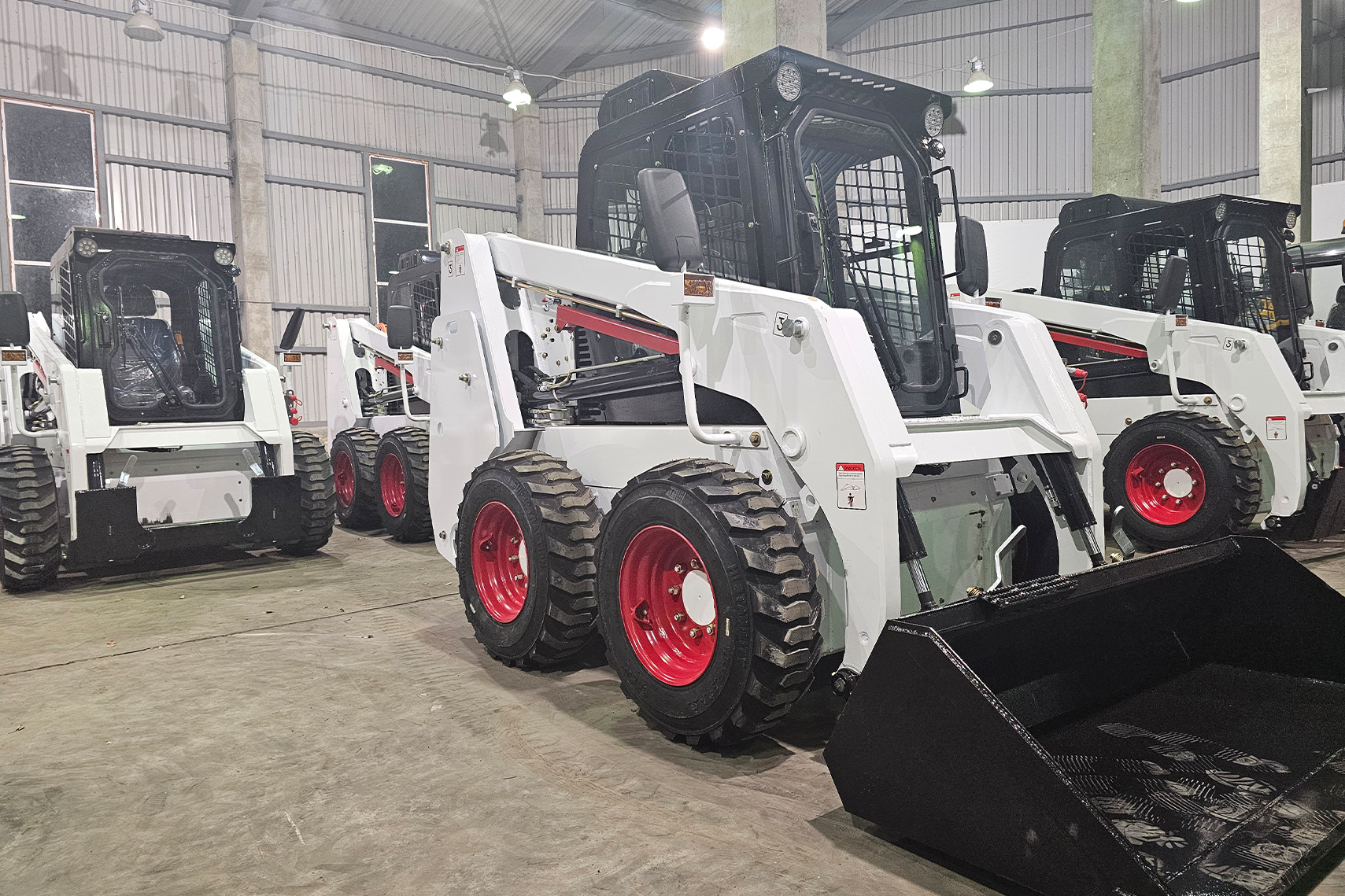 Гигант среди бортовых мини погрузчиков