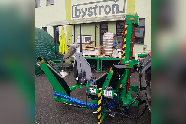 На склад компании Baitek Machinery поступили пересадчики деревьев Bystron для тракторов МТЗ-82