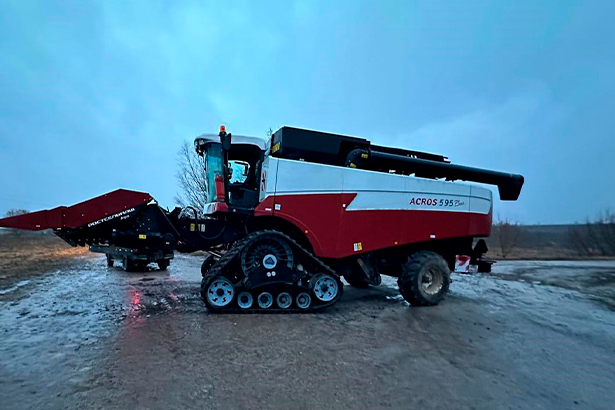 Переобули комбайн Ростсельмаш- Sabatino. Комбайн Ростсельмаш стал вездеходом.