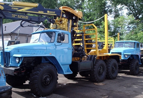 Автомобиль-лесовоз Урал 4320