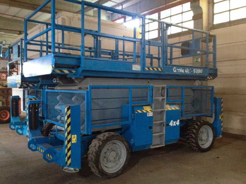 Дизельный ножничный подъемник Genie 5390 RT