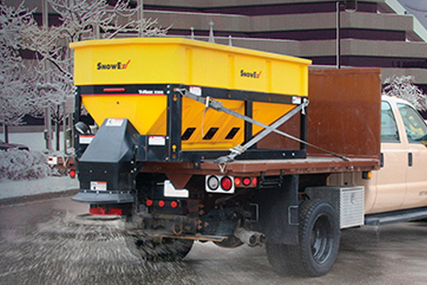 Навесной пескоразбрасыватель SnowEx для всех!