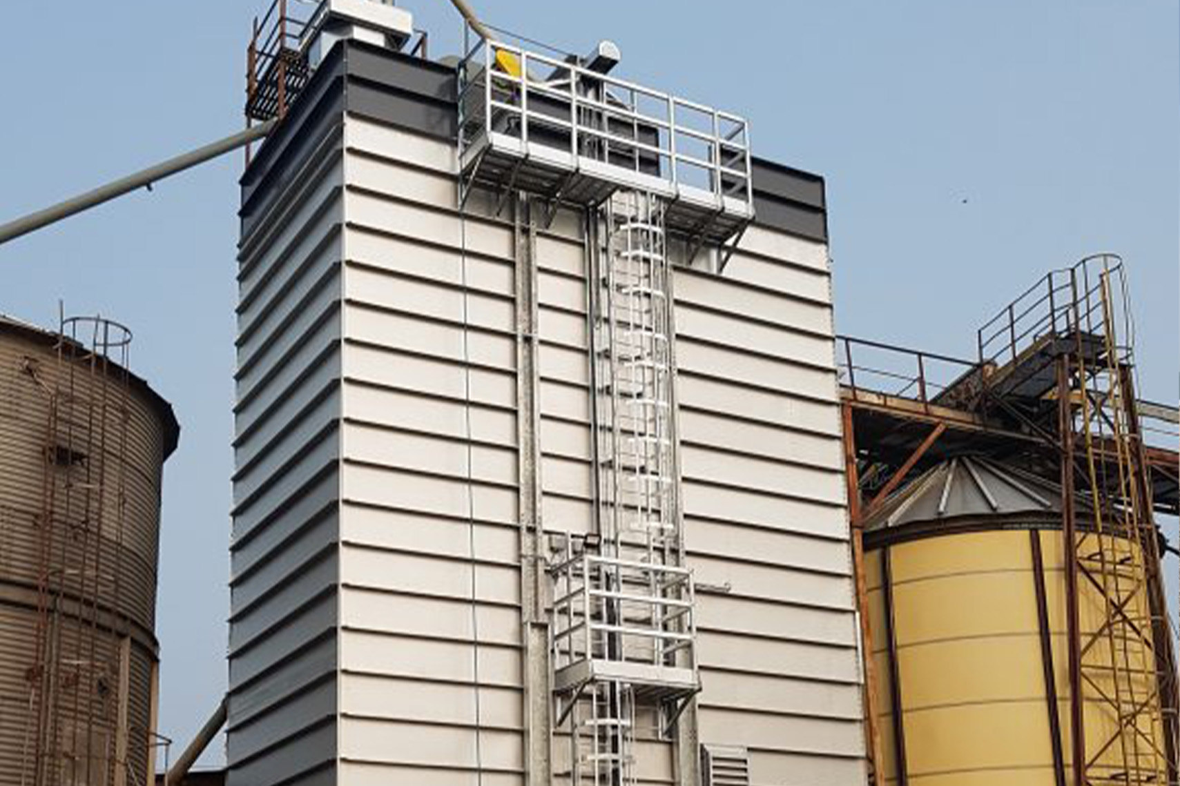 Новый стандарт качества: Шахтные зерносушилки STRAHL FRT выходят на российский аграрный рынок