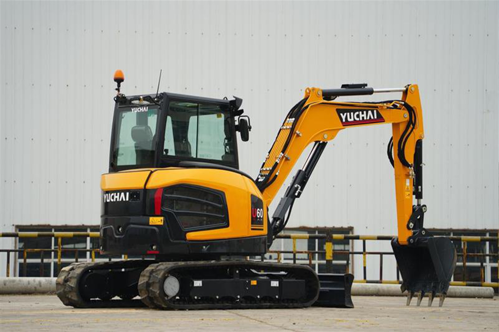 Новый обзор: проверяем восемь навесных инструментов на экскаваторе Yuchai YC60!