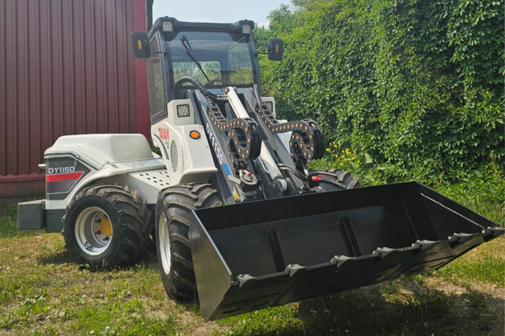 Старт серии подробных видеоматериалов по шарнирным мини-погрузчикам Taian