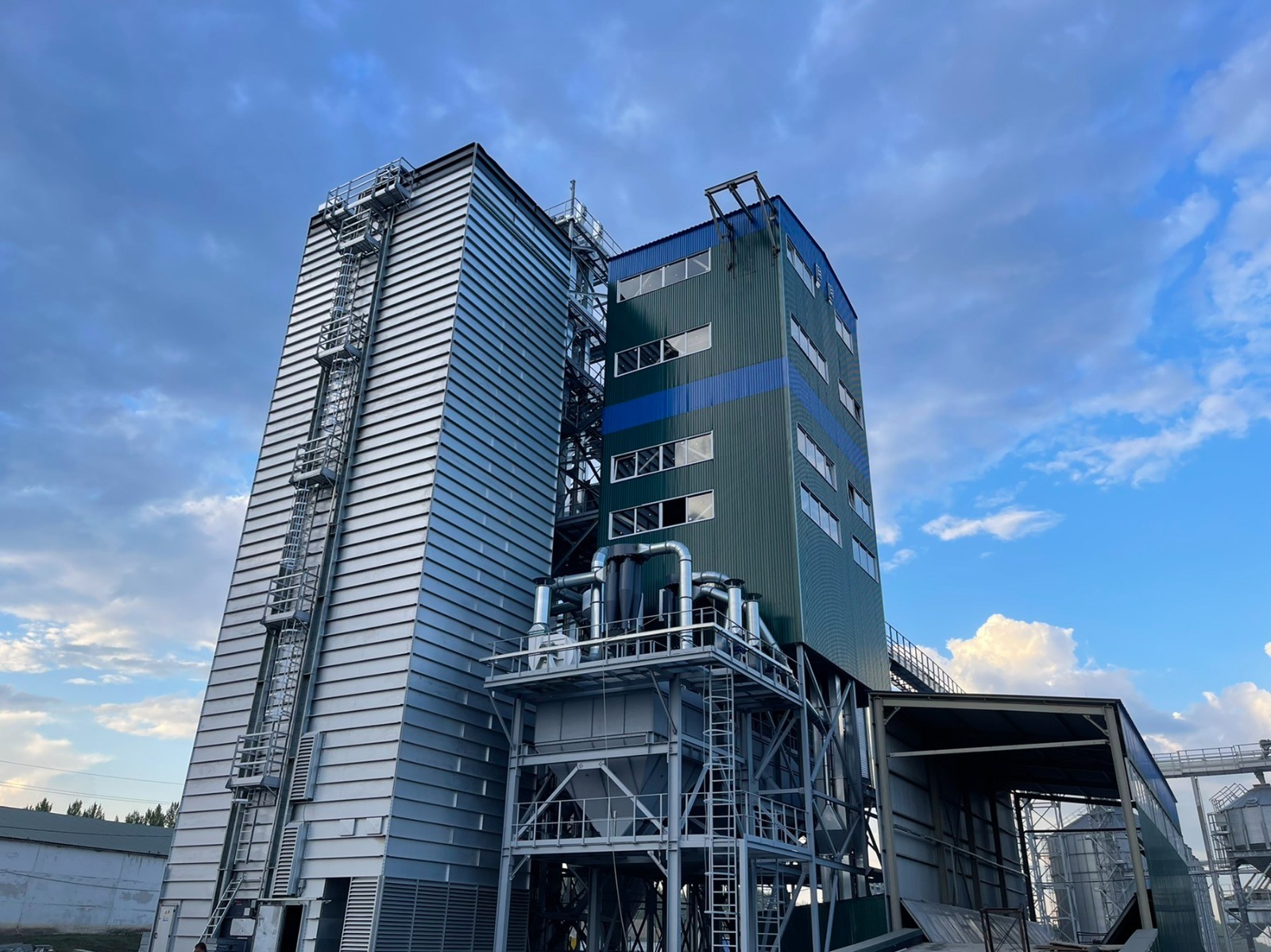 Зерносушильный комплекс Strahl 15000 ФР ООО  АгроВилион