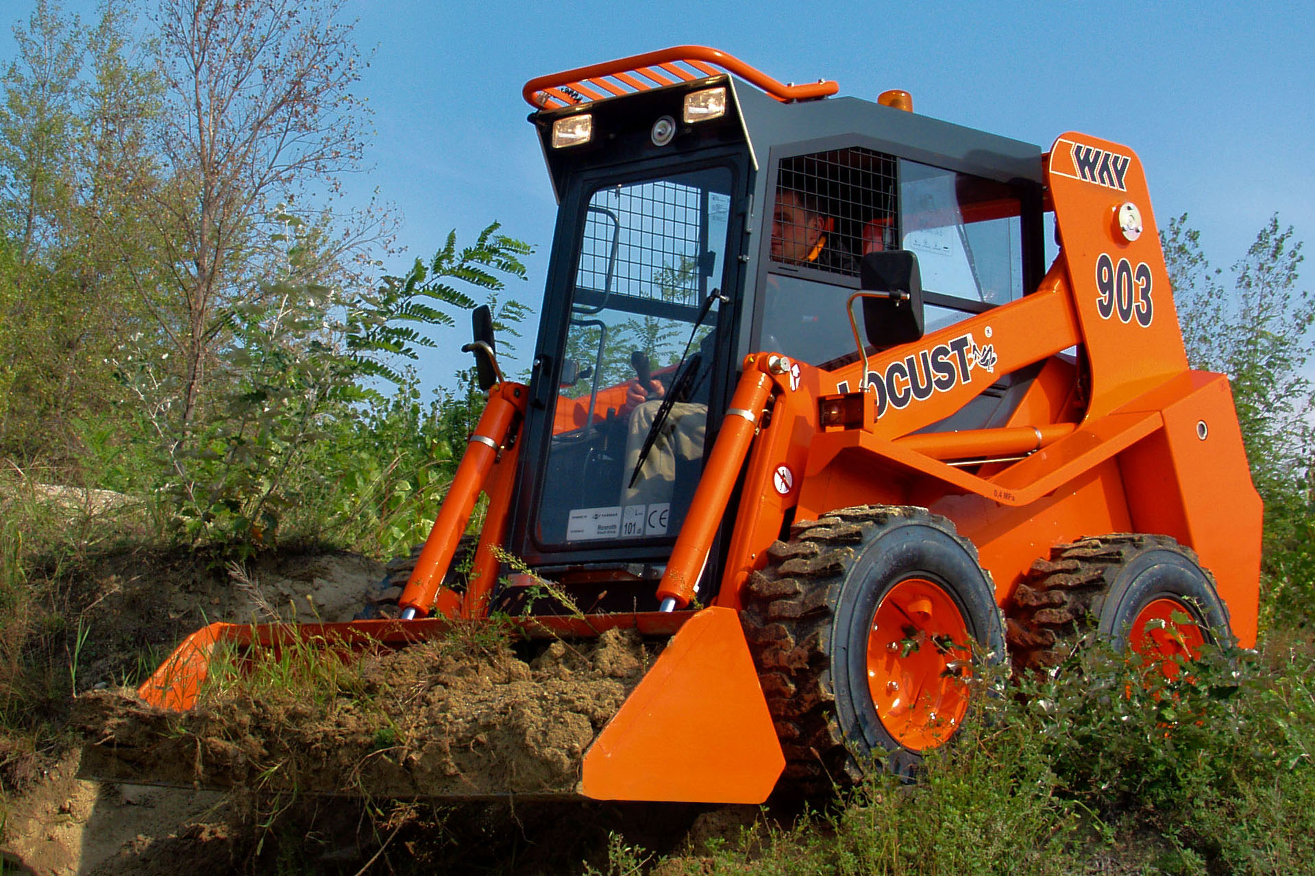 Минипогрузчик Locust L903
