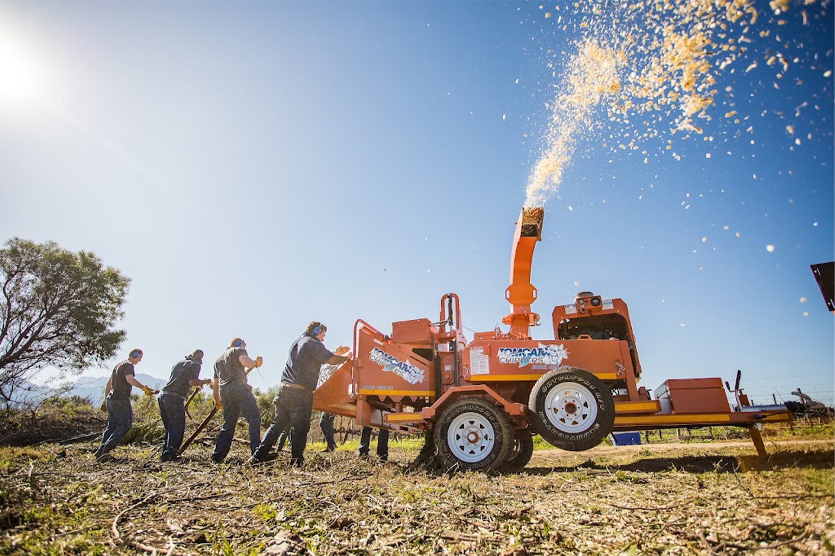 Впервые в России: Tomcat выводит на рынок измельчители древесины с технологией Lift & Crush