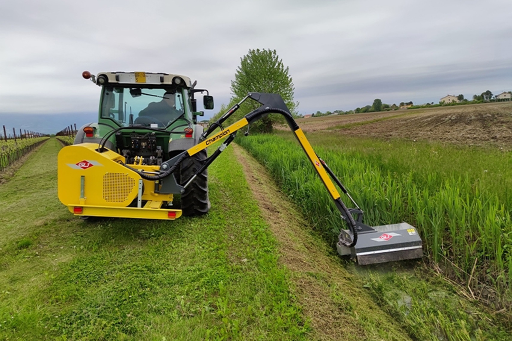 Профессиональные косилки GL1: надежное решение для дорожных служб 