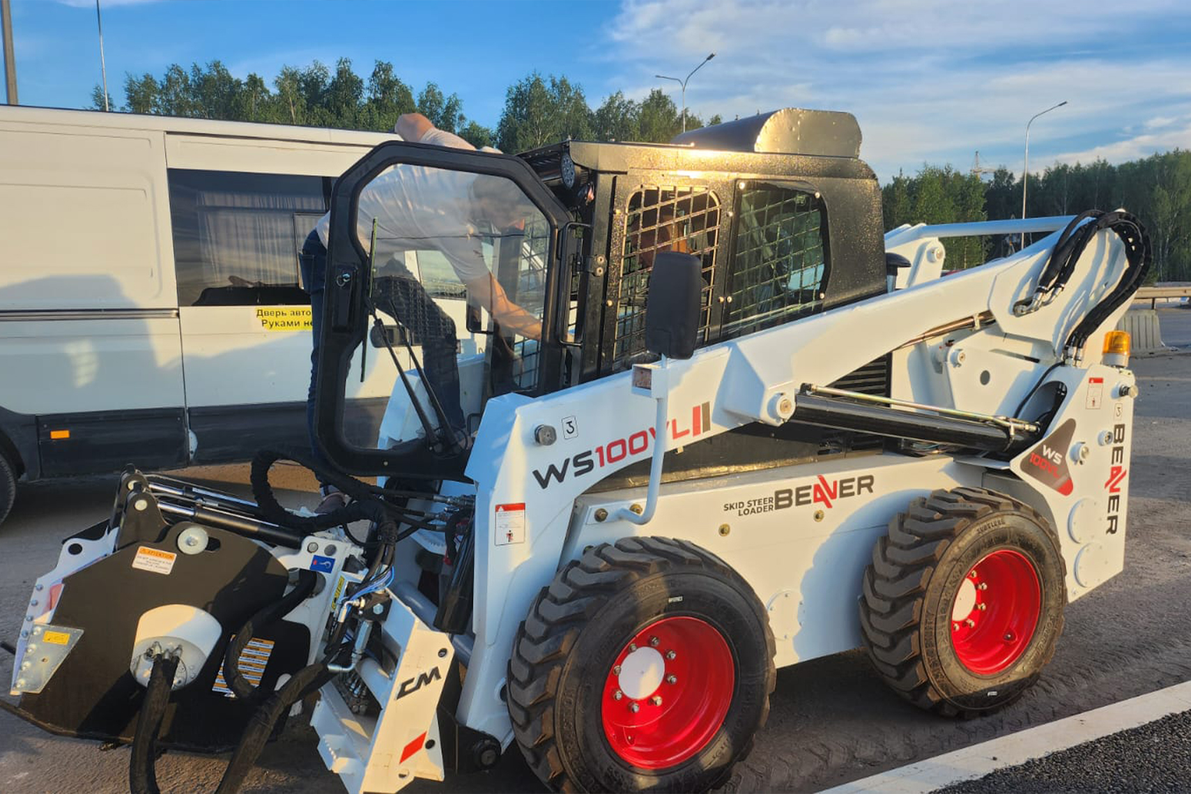 В Тюмени состоялся впечатляющий демонстрационный показ дорожной фрезы CM-Crusher