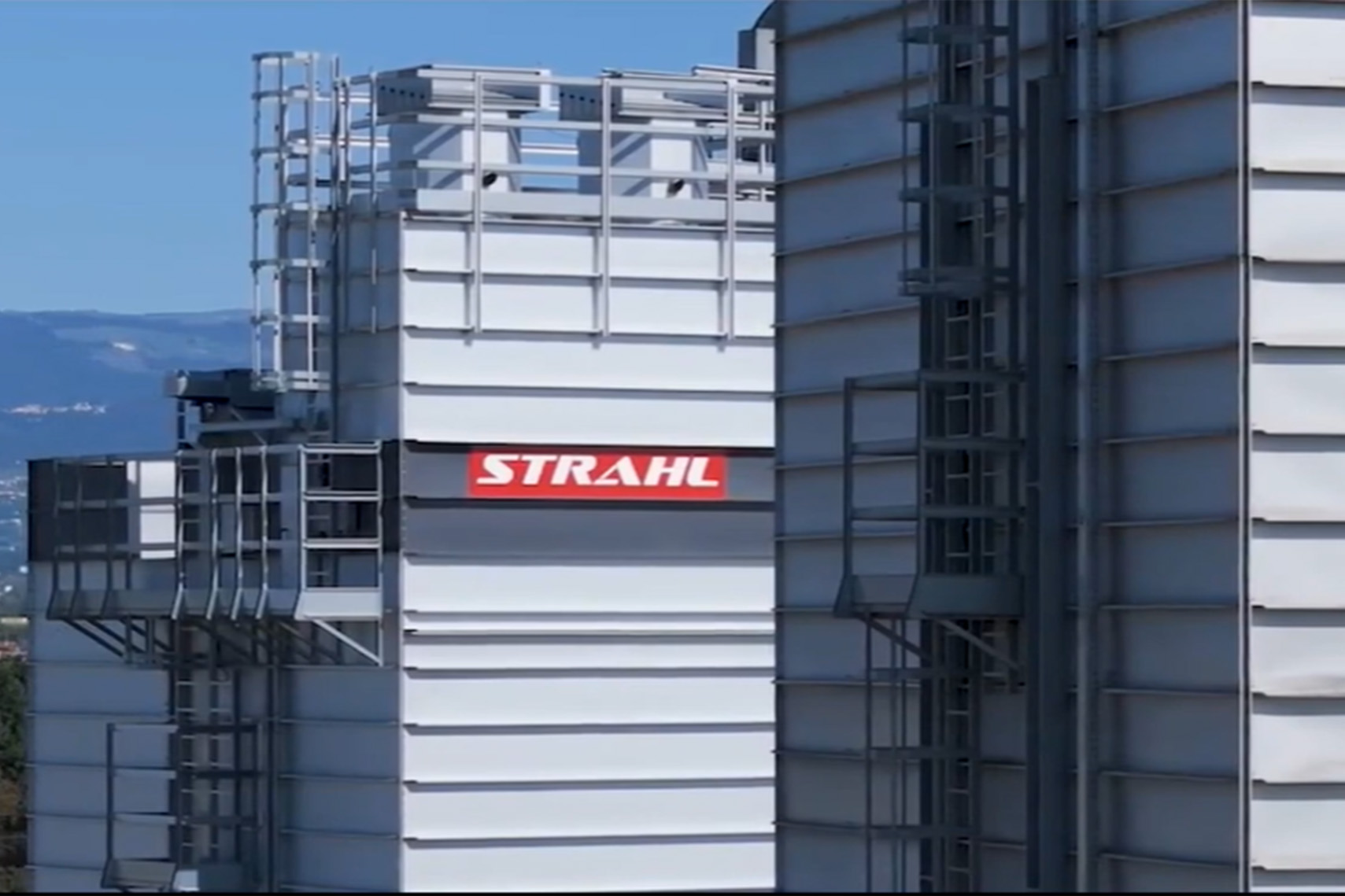 STRAHL распахивает двери: Погрузитесь в мир премиальных зерносушилок